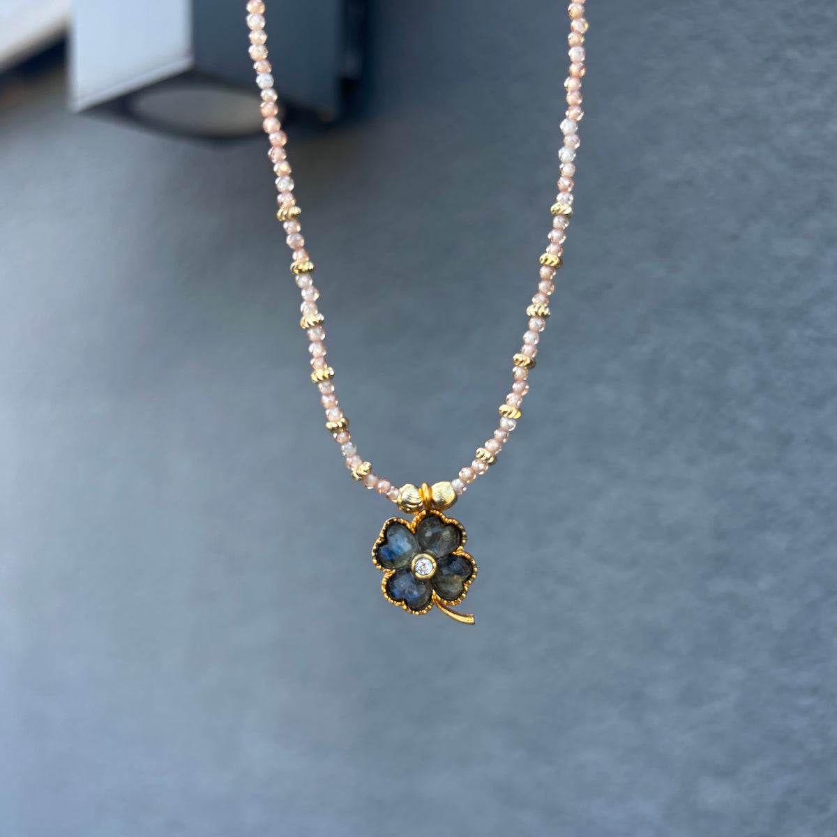 Lucky Zircons Pêche & Labradorite