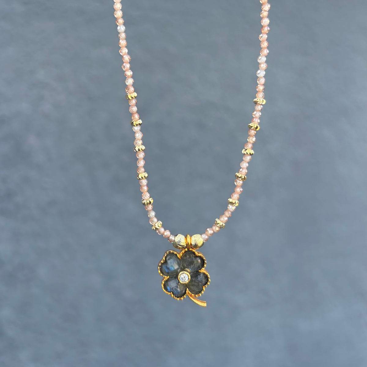 Lucky Zircons Pêche & Labradorite