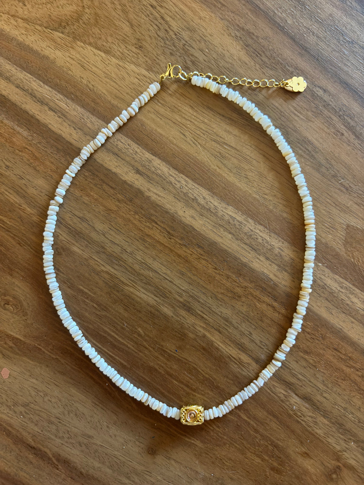 Ras de cou Coquillage et Zircons