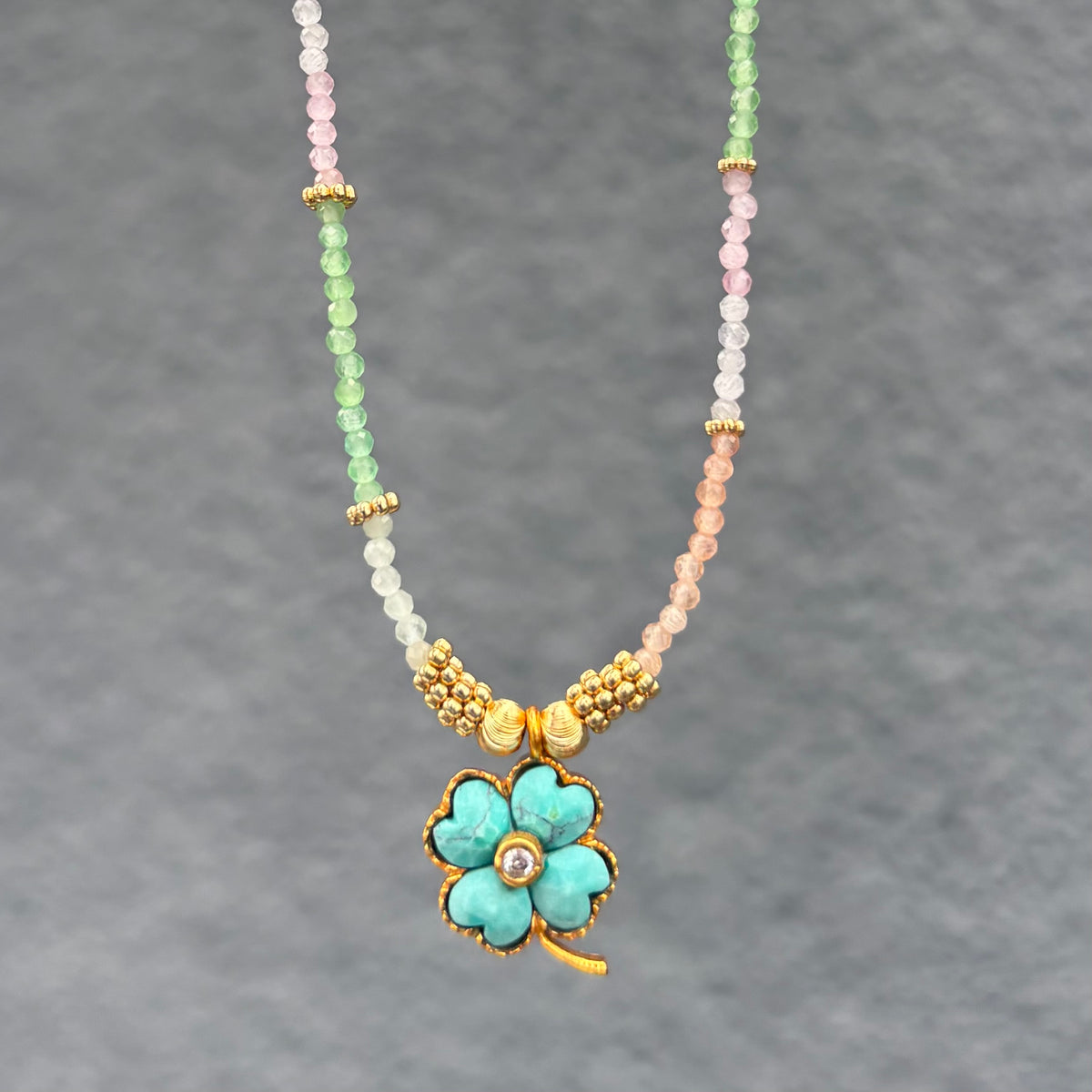 Lucky Multicolore Tutti Frutti & Howlite teintée bleue