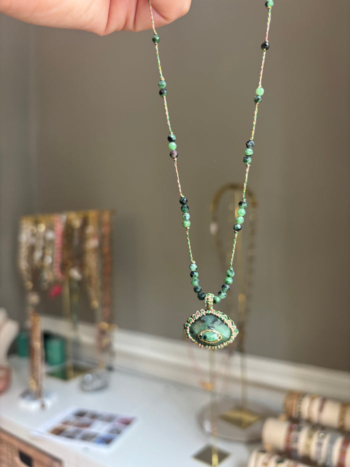 Collier Œil Rubis Soizite