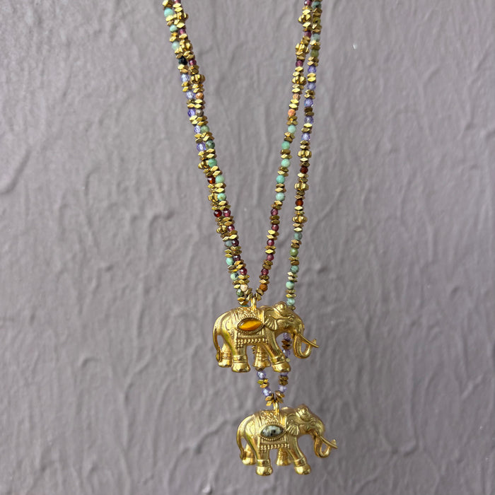 Collier Éléphant Doré Grenat et Turquoise